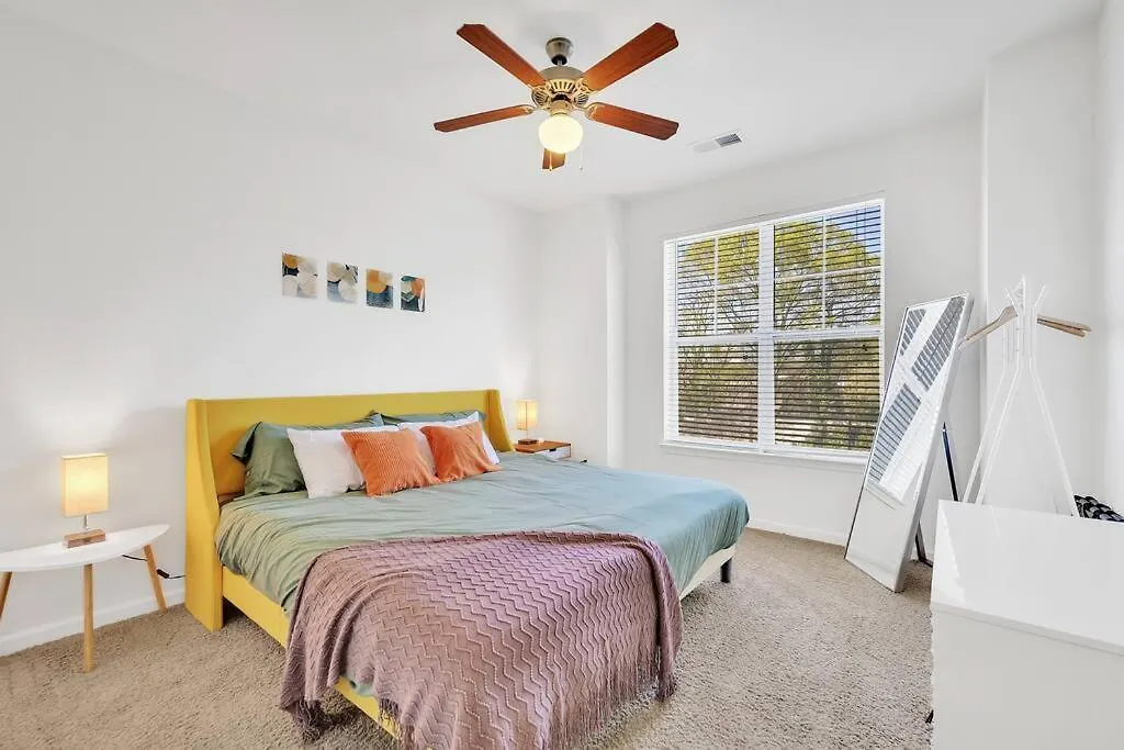 1Br King Bed Near Shopping, Dining & Entertainment Apartment Charlotte